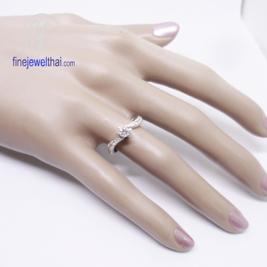 แหวนทองคำขาว-แหวนเพชร-ทองคำขาว-เพชรแท้-แหวนหมั้น-แหวนแต่งงาน-finejewelthai - R1211DWG